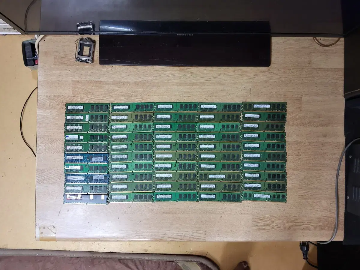 컴퓨터 램 DDR2 2GB 50개 일괄판매 (메인보드 CPU 그래픽카드